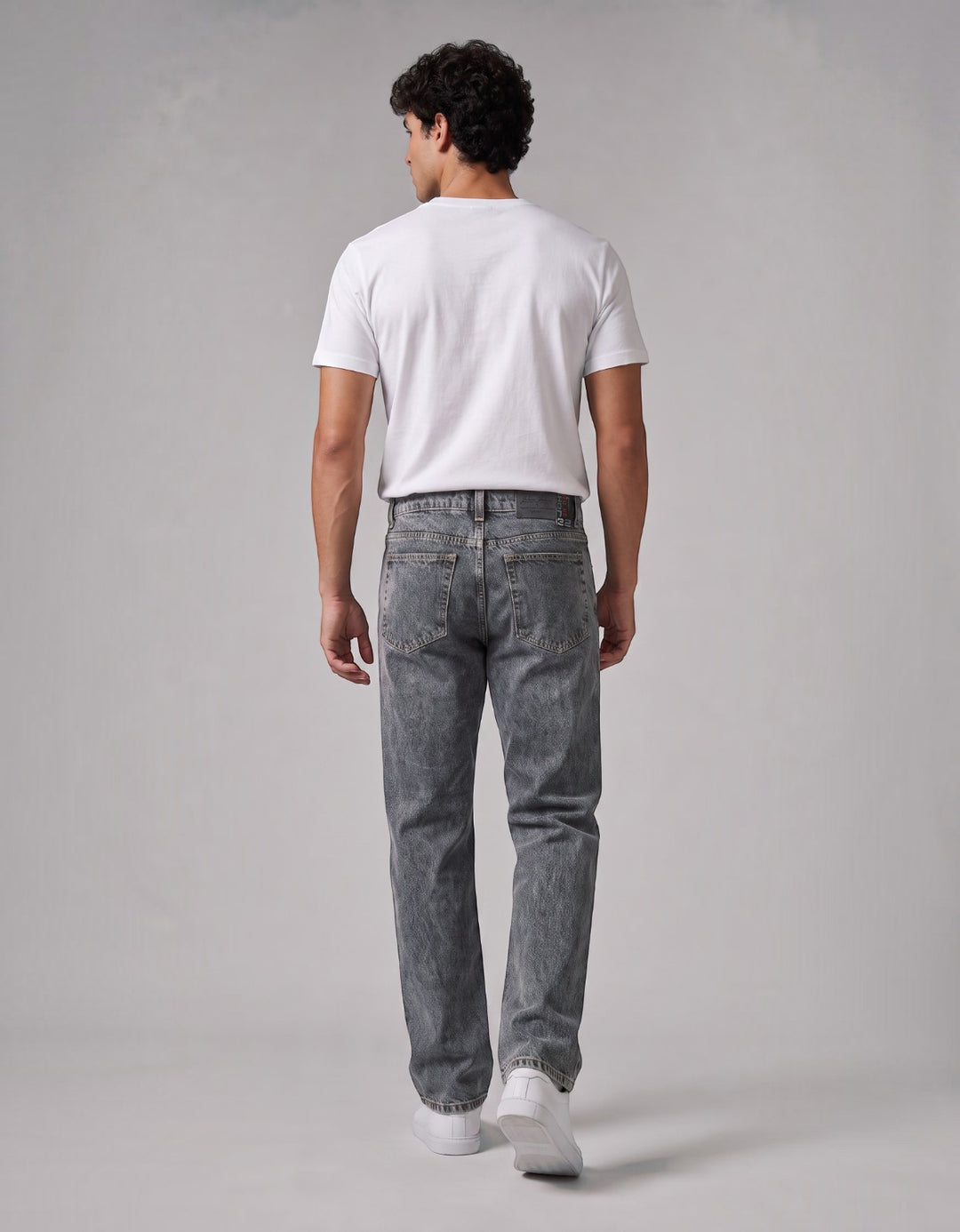 Pantalón Recto de Mezclilla Rígida John Silver Gris Froster Medio - espalda caminando